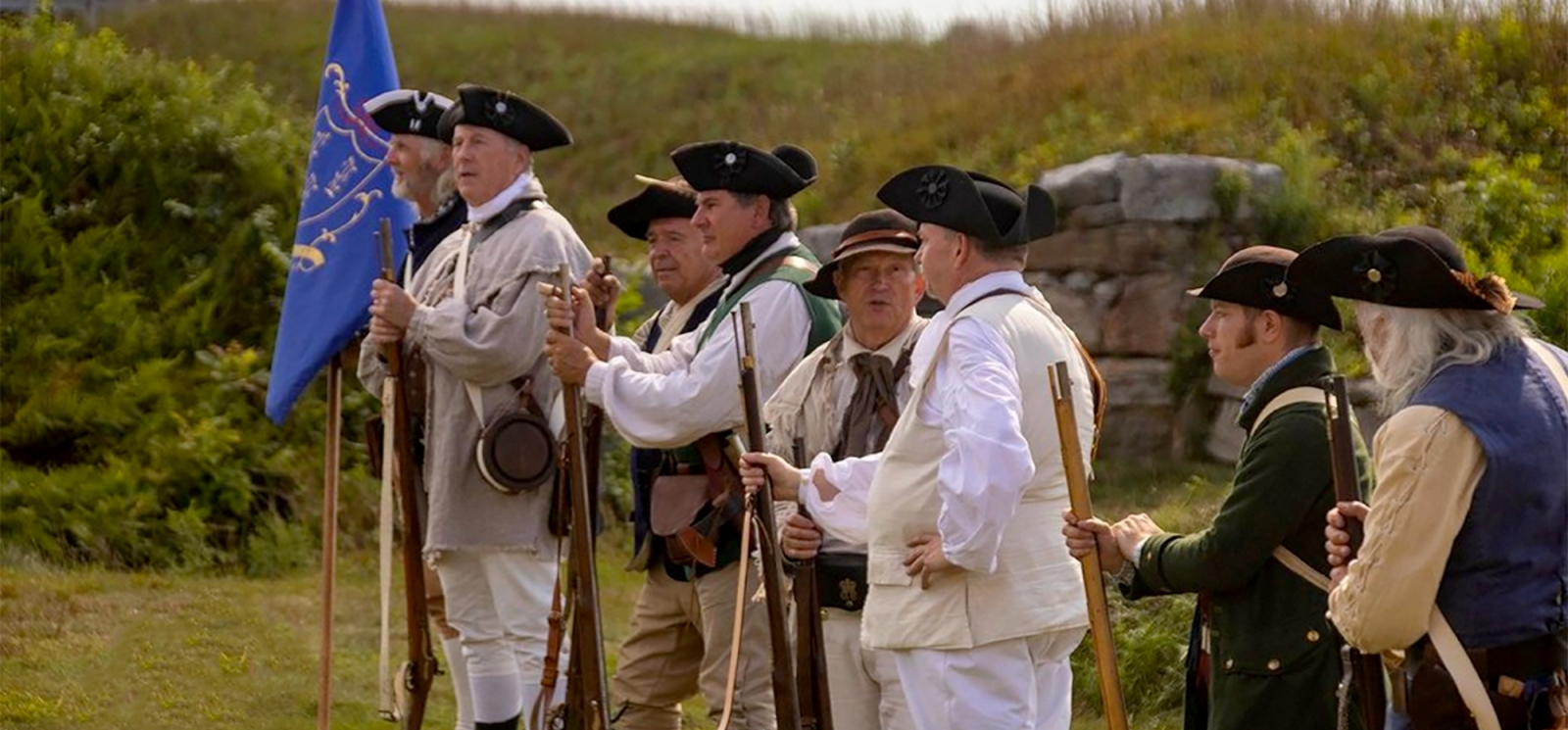 Revolutionary war reenactment in fall (Instagram@fortgriswold)