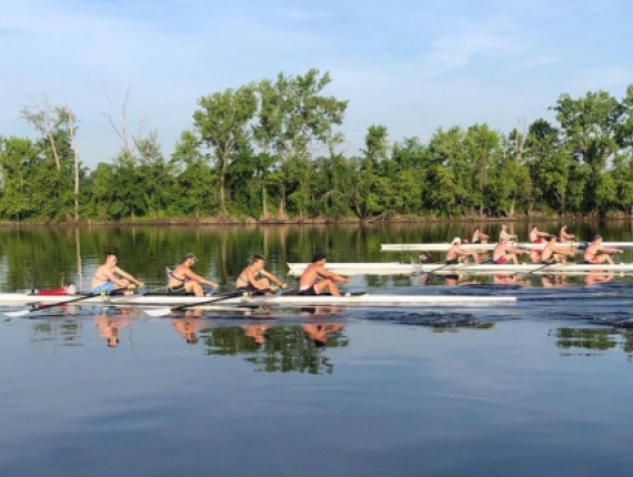 Rowers rowing down river (Instagram@riverfrontmensrowing)